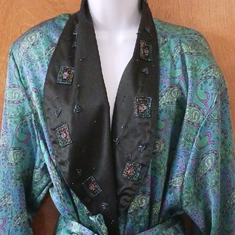 Elegant Paisley Robe with Black Accents